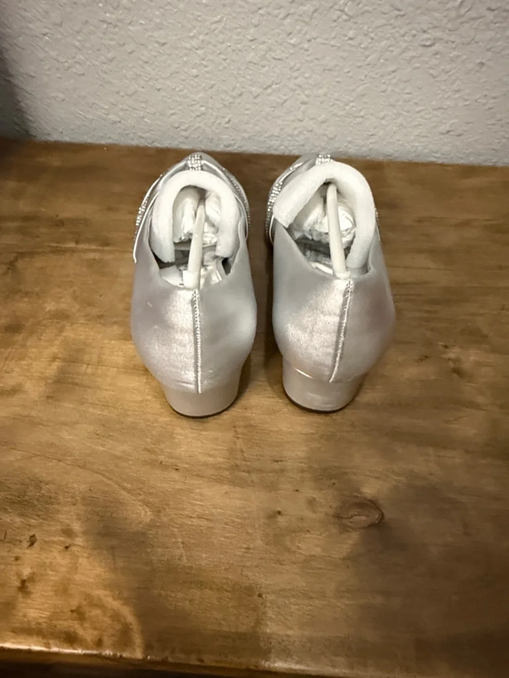 Easy Street Alive 5 Silver Satin Low Heel Pumps with Crystal Accent size 6